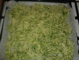 fare asciugare in forno le zucchine tagliate a julienne