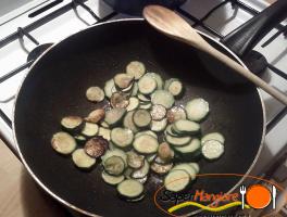 dorare le zucchine con l'aglio