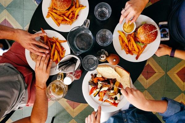 mangiare in fast food durante la dieta